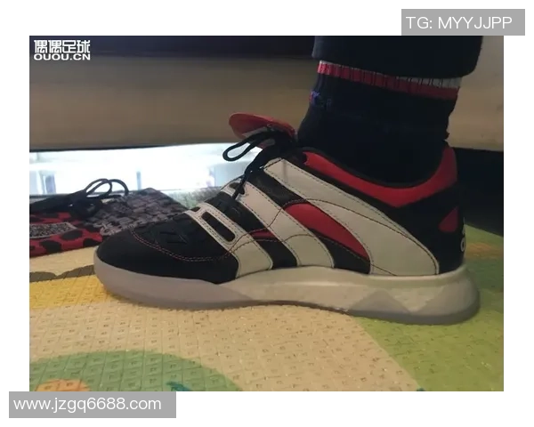 球星上脚猎鹰足球鞋引领速度与精准的完美结合