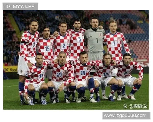 足球黑白球星的传奇人生与场上风采：从经典瞬间到历史影响